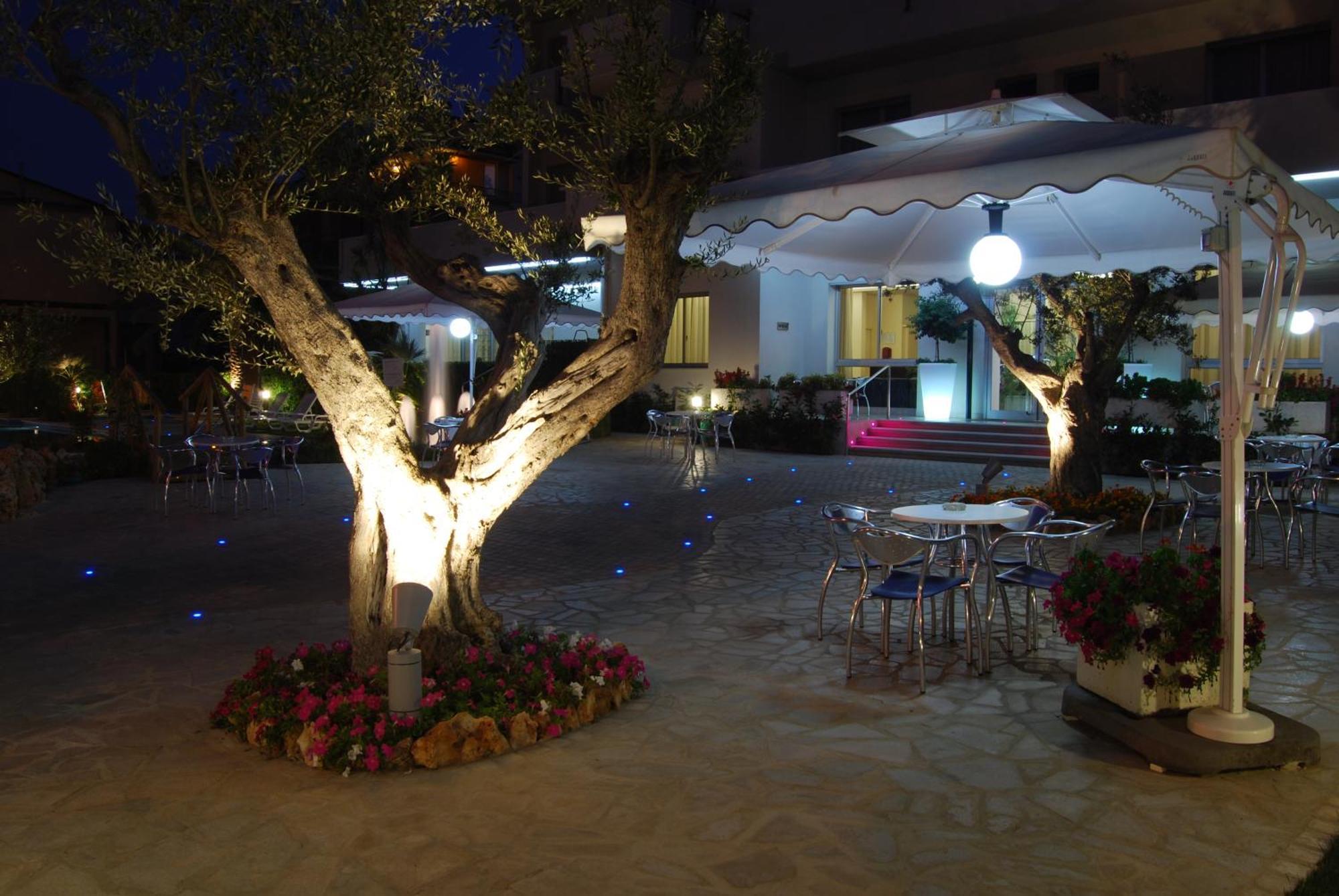 Hotel Costa Verde Tortoreto Exterior photo